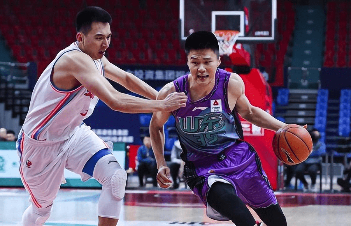 包含安徽男篮球迷情绪高涨，队伍士气飙升的词条