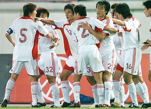 搏杀！硬汉防线争夺亚洲足坛护城河