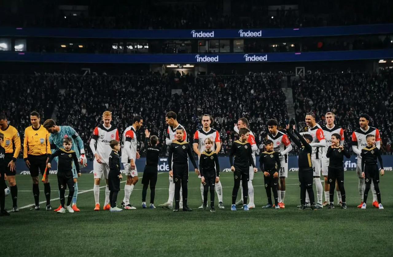 关于多特蒙德重伤倒地，巴黎圣日耳曼全队围拢祈祷，场面感人的信息